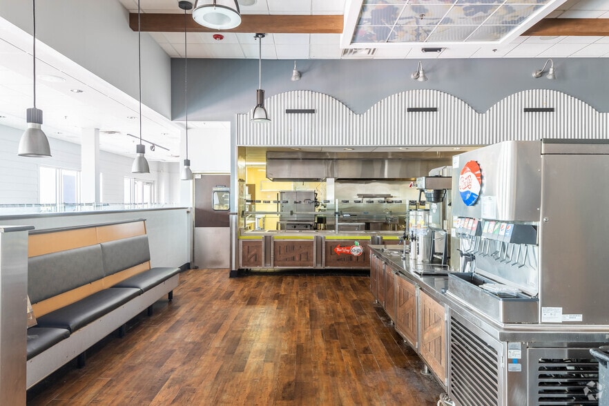 More Photos Of 8330-8505 Mills Dr, Miami Unknown For Lease