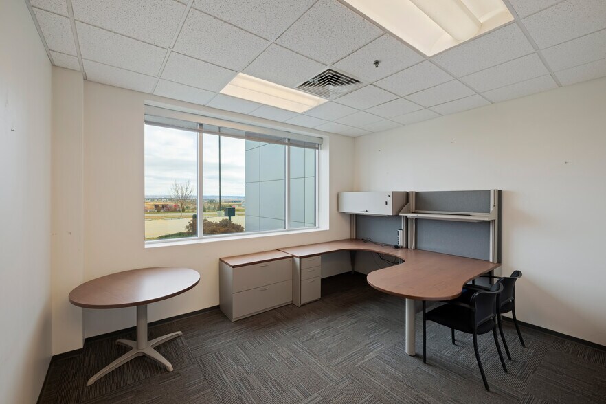 More Photos Of 805 48th Ave W, Williston Manufacturing For Lease