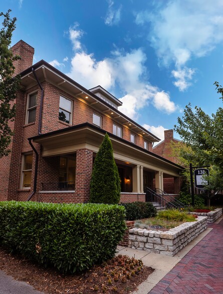 More Photos Of 131 3rd Ave N, Franklin Office For Lease