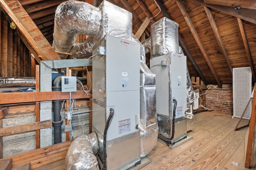 More Photos Of 43 Naubuc Ave, Glastonbury Flex For Sale