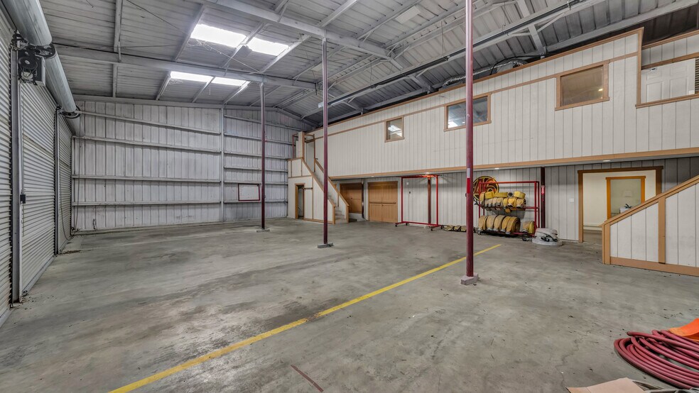 More Photos Of 221 Judd St, Weatherford Flex For Sale