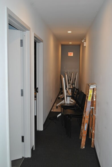 More Photos Of 1434 W Montrose Ave, Chicago Storefront For Sale