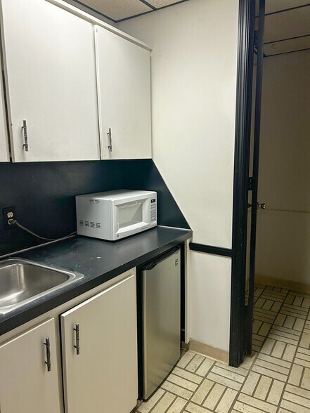 More Photos Of 5350 E 46th St, Tulsa Office For Lease