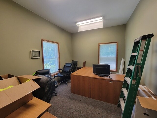 More Photos Of 1 Geeding Ln, Troy Medical For Lease