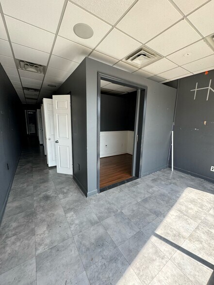 More Photos Of 20 Elm St, Oakland Storefront Retail Office For Lease