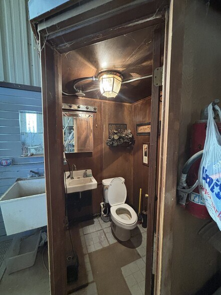 More Photos Of 8702 Private Road 7360, Wolfforth Warehouse For Sale