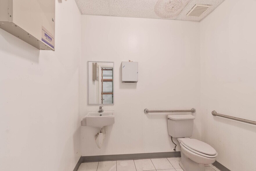 More Photos Of 1480 NE 131st St, Miami Warehouse For Sale