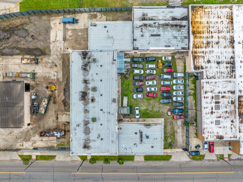 More Photos Of 7075 Lyndon St, Detroit Warehouse For Sale