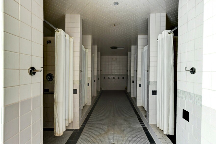 More Photos Of 4340 Lincoln Hwy, Matteson Health Club For Sale