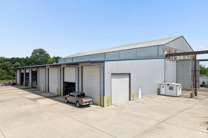 More Photos Of 12050 Proctor St, Houston Warehouse For Lease