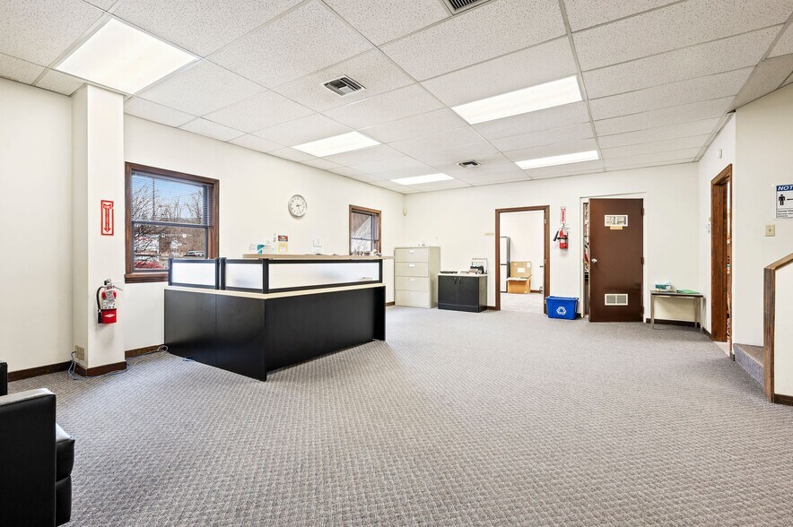 More Photos Of 921 Saw Mill Run Blvd, Pittsburgh Light Distribution For Sale