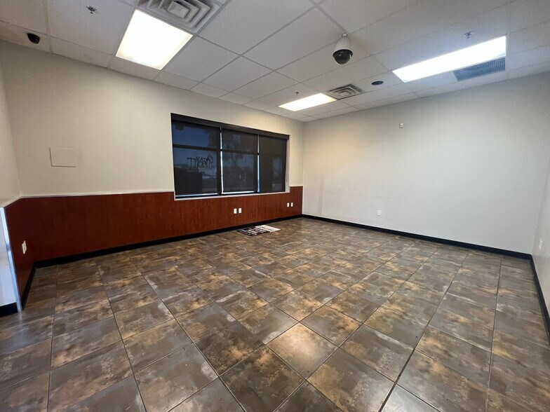 More Photos Of 3925 N 67th Ave, Phoenix Freestanding For Lease