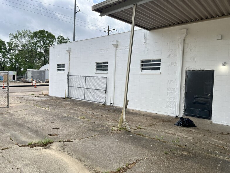 More Photos Of 943 Gallatin, Jackson Warehouse For Sale