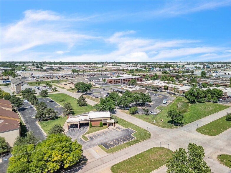 More Photos Of 809 Cornell Pky, Oklahoma City Storefront Retail Residential For Lease
