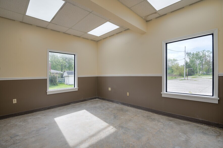 More Photos Of 3900 S 7th St, Terre Haute Office For Sale