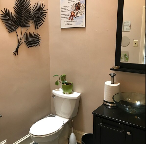 More Photos Of 53 E Kings Hwy, Haddonfield Storefront For Lease