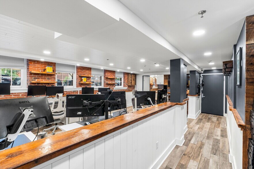 More Photos Of 19-23 Pleasant St, Newburyport Office For Sale