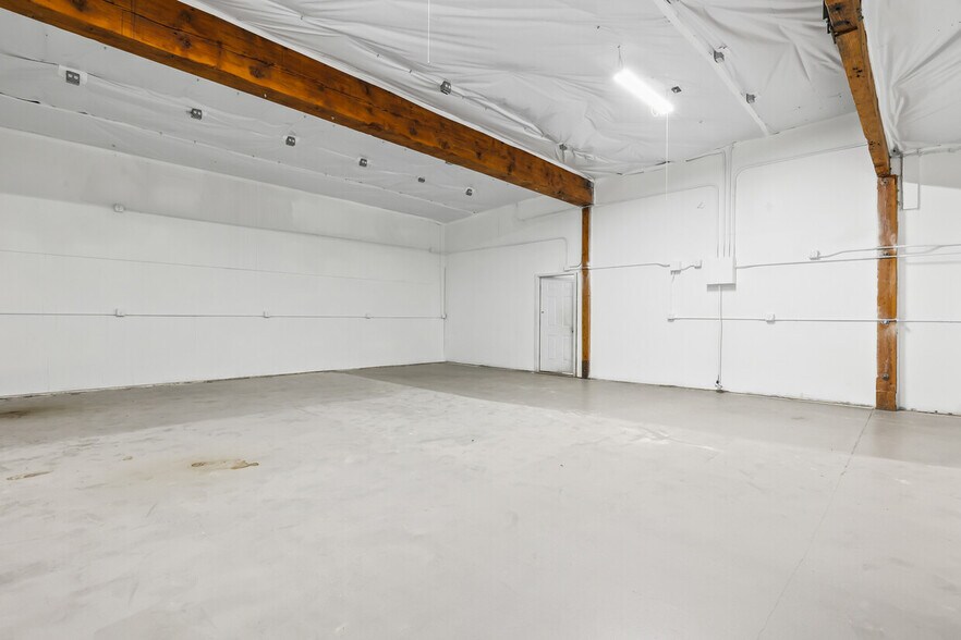 More Photos Of 5816 SE Foster Rd, Portland Flex For Lease