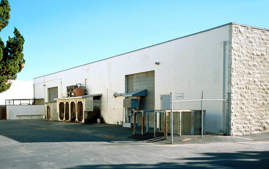 More Photos Of 20821 Dearborn St, Chatsworth Warehouse For Sale