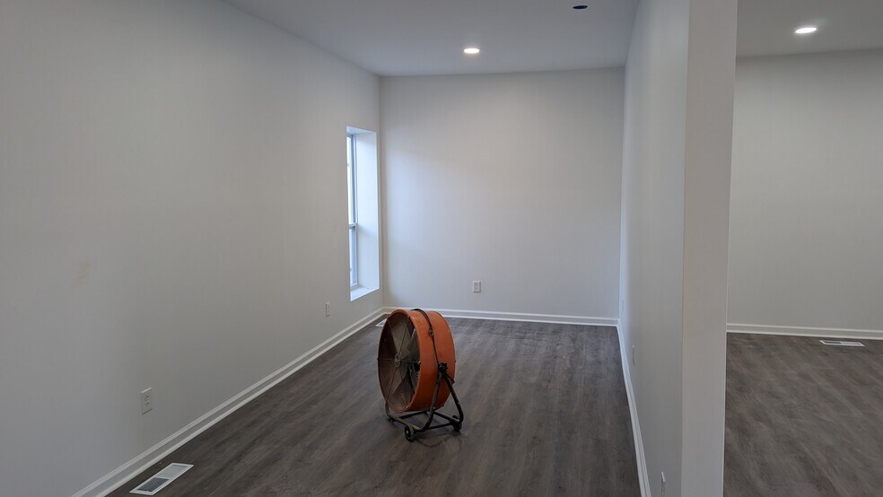 More Photos Of 1300A S Dickerson Rd, Nashville Light Manufacturing For Sale