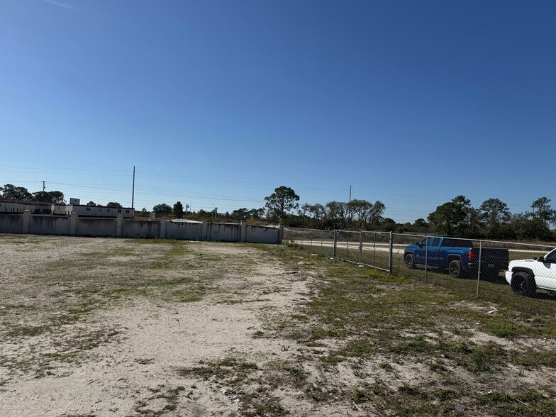 More Photos Of 7979 Associate Boulevard, Sebring Land For Lease