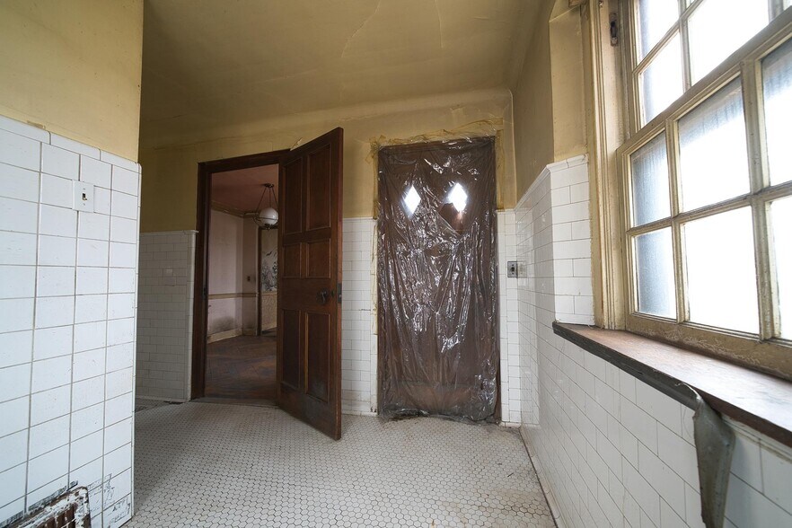 More Photos Of 1989 W Grand Blvd, Detroit Office Residential For Sale