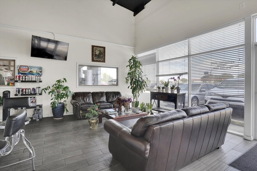 More Photos Of 17306 Alief Clodine Rd, Richmond Auto Repair For Sale