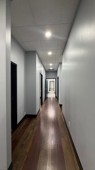 More Photos Of 130 Seaboard Ln, Franklin Flex For Sale