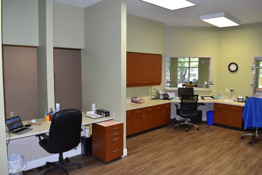 More Photos Of 727 Cox Creek Pky, Florence Healthcare For Sale