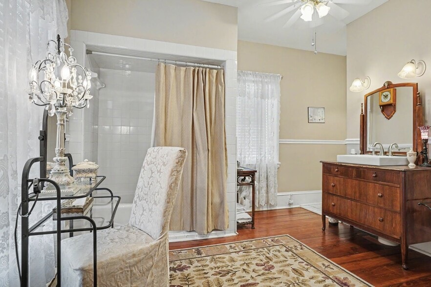 More Photos Of 209 Osborne St, Saint Marys Flex For Sale