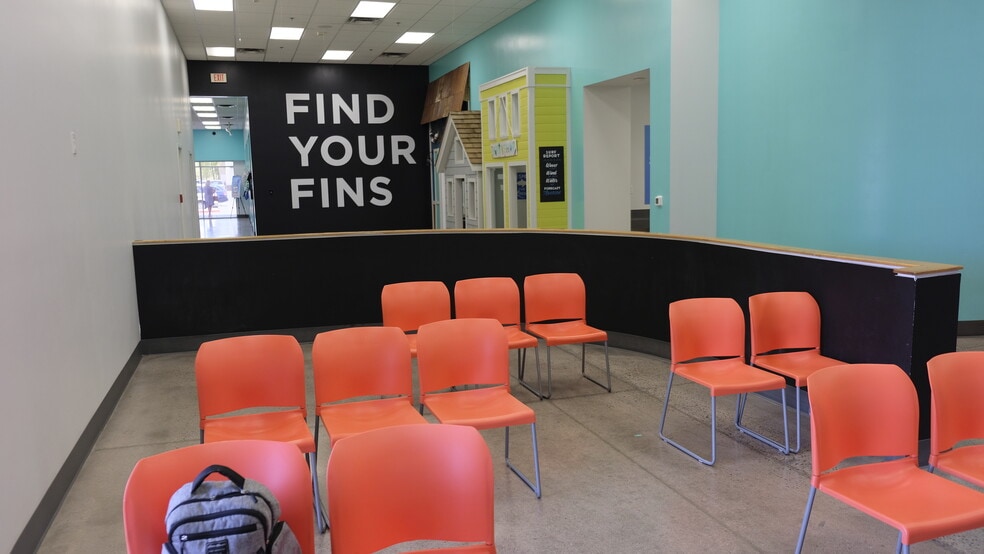 More Photos Of 868 N Gilbert Rd, Gilbert Freestanding For Lease