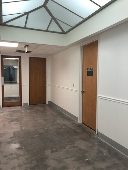 More Photos Of 2021 Tyler St, Hollywood Office For Lease