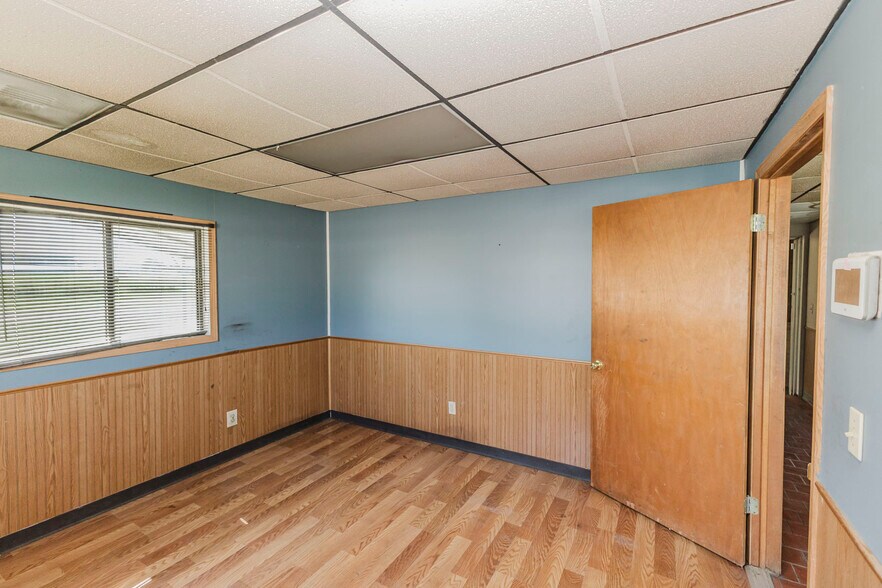 More Photos Of 3315 Central Ave, Winfield Warehouse For Sale