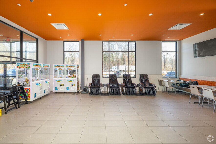 More Photos Of 17-19 Simpson Rd, Columbia Service Station For Lease