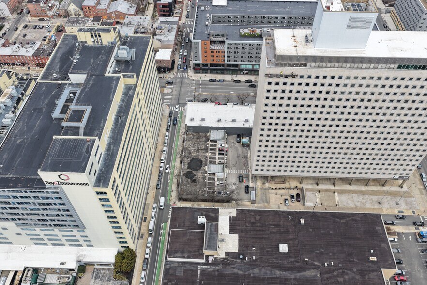 More Photos Of 513 N 15th St, Philadelphia Parking Garage For Sale