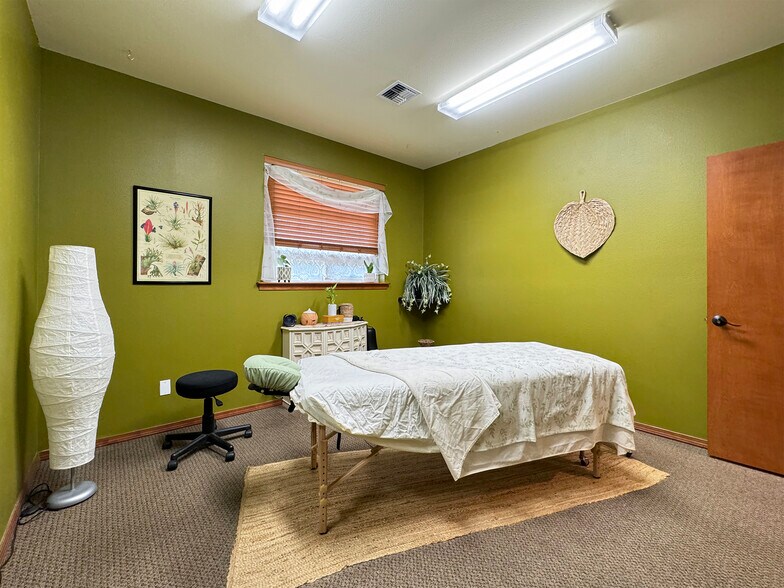 More Photos Of 534 N 5th Ave, Sequim Medical For Lease