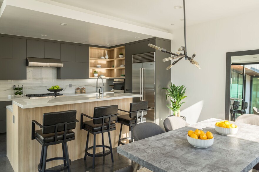 More Photos Of 2478 Penmar Ave, Venice Dormitory For Sale