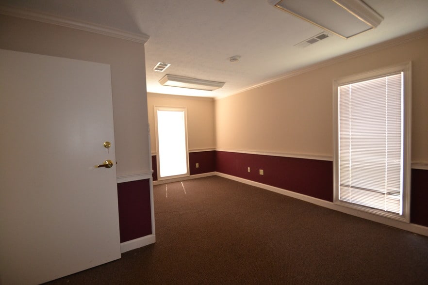 More Photos Of 6531 Effingham Way, Columbus Office For Lease
