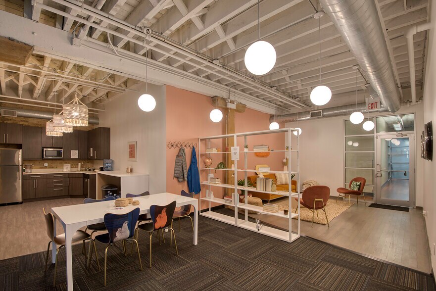 More Photos Of 10-18 W Hubbard St, Chicago Loft Creative Space For Lease