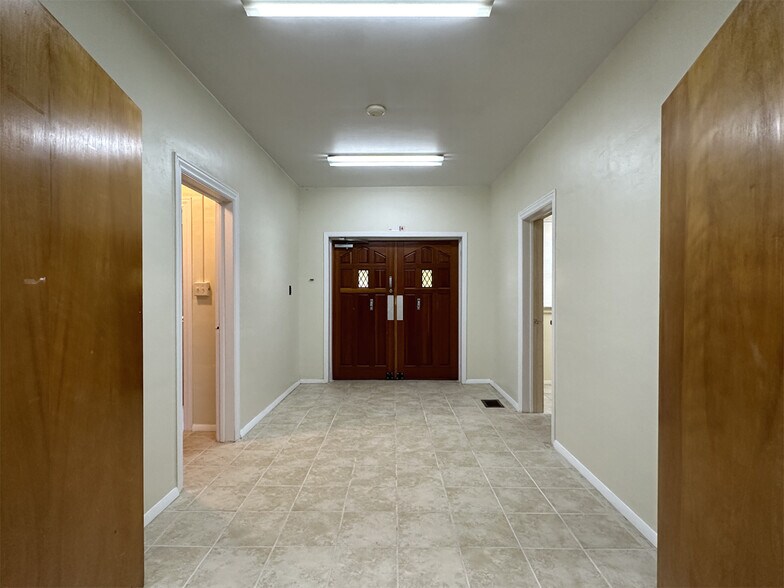 More Photos Of 68740 East St, Edwardsburg Specialty For Sale