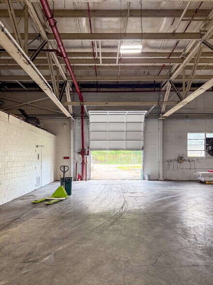 More Photos Of 1930 Hanahan Rd, North Charleston Warehouse For Lease