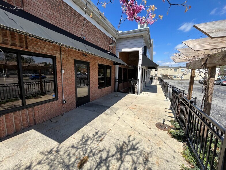 More Photos Of 5617 N High St, Columbus Restaurant For Lease