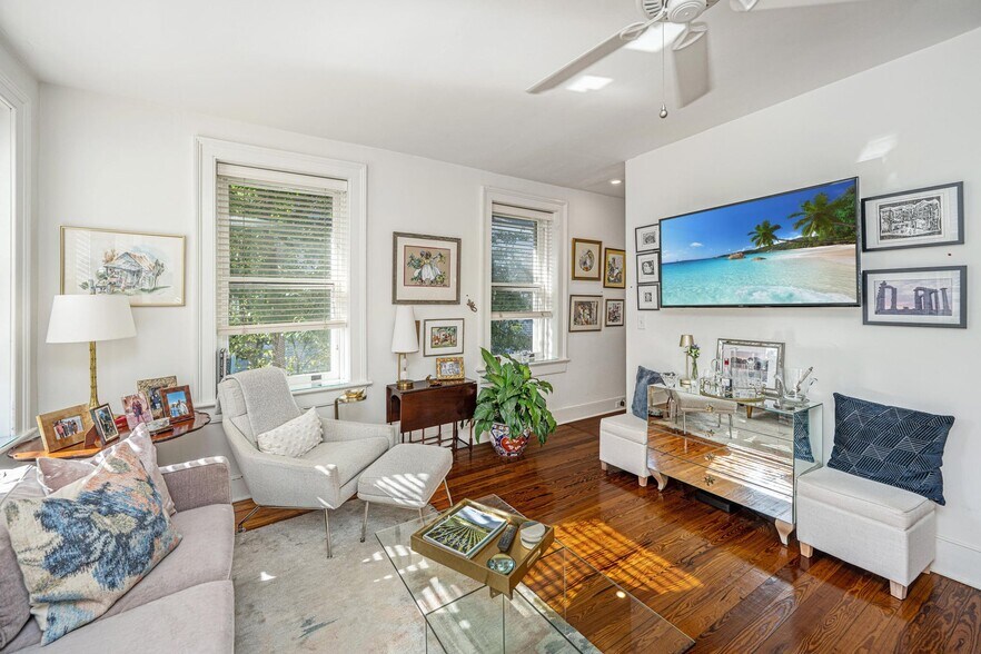 More Photos Of 90 Bull St, Charleston Storefront Retail Residential For Sale