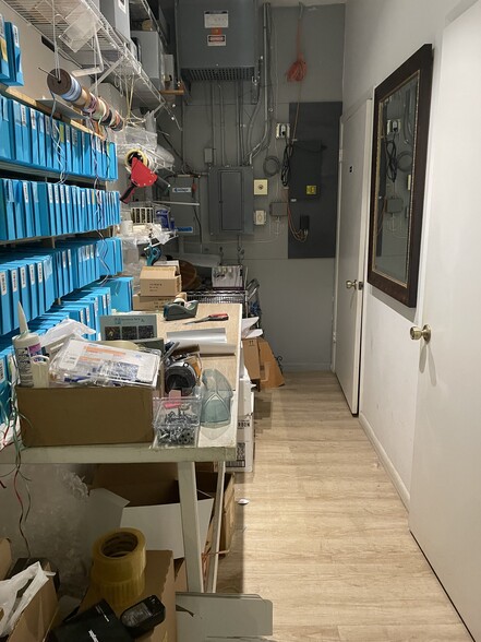 More Photos Of 2441 NW 43rd St, Gainesville Storefront For Sale