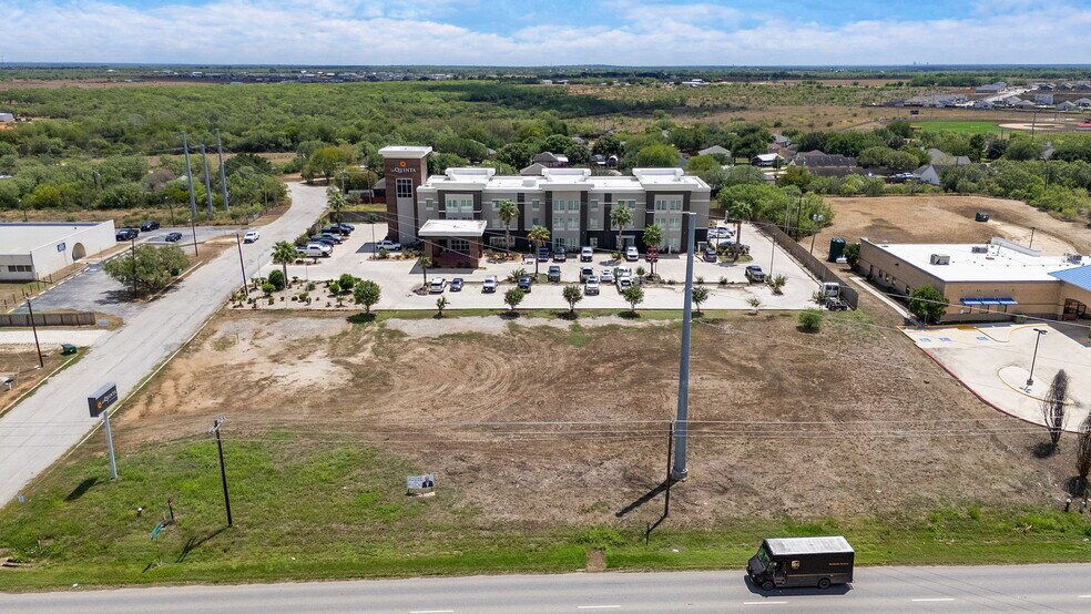 More Photos Of 110 Bmt Dr, Jourdanton Hotel For Sale