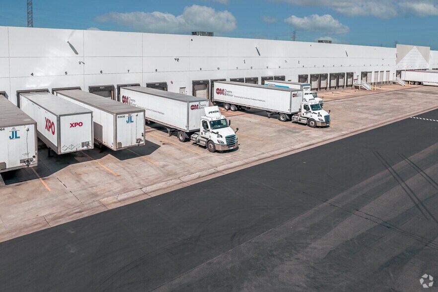 More Photos Of 25000 S Schulte Rd, Tracy Distribution For Lease