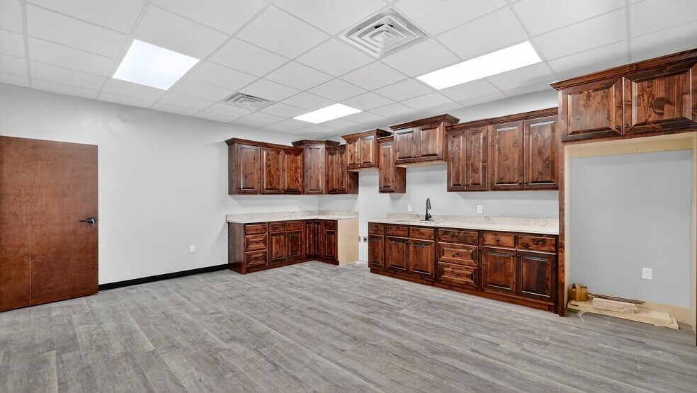 More Photos Of 16510 W Basin St, Odessa Warehouse For Sale