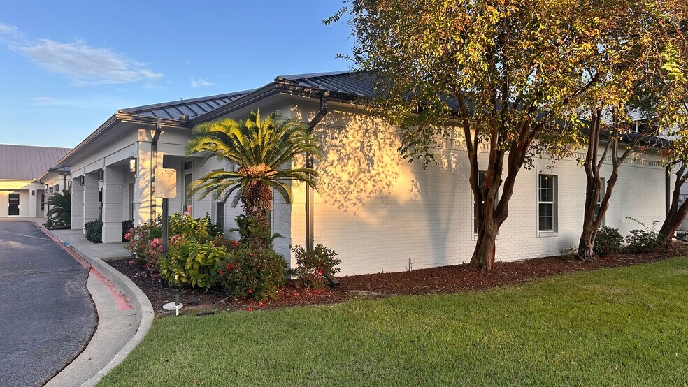 More Photos Of 1544 W 2nd St, Gulf Shores Office For Lease