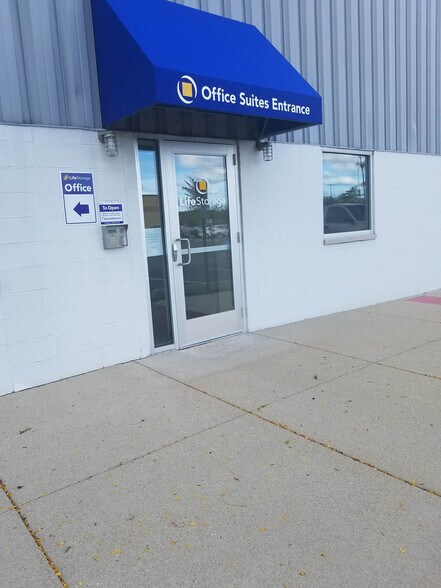 More Photos Of 700 E Park Ave, Libertyville Self Storage For Lease