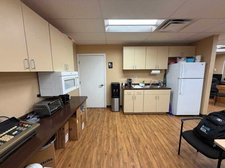 More Photos Of 325 Dane Ln, Longwood Warehouse For Lease